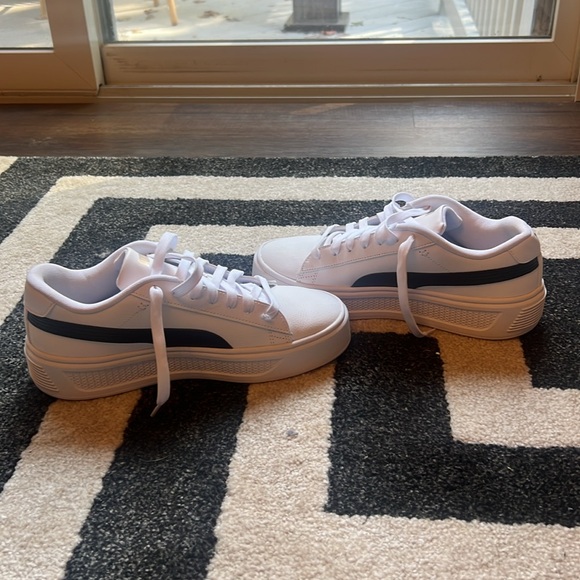 Worn once Puma black and white sneakers - Picture 2 of 4